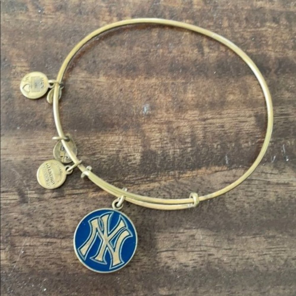 Alex & Ani New York Yankees bracelet